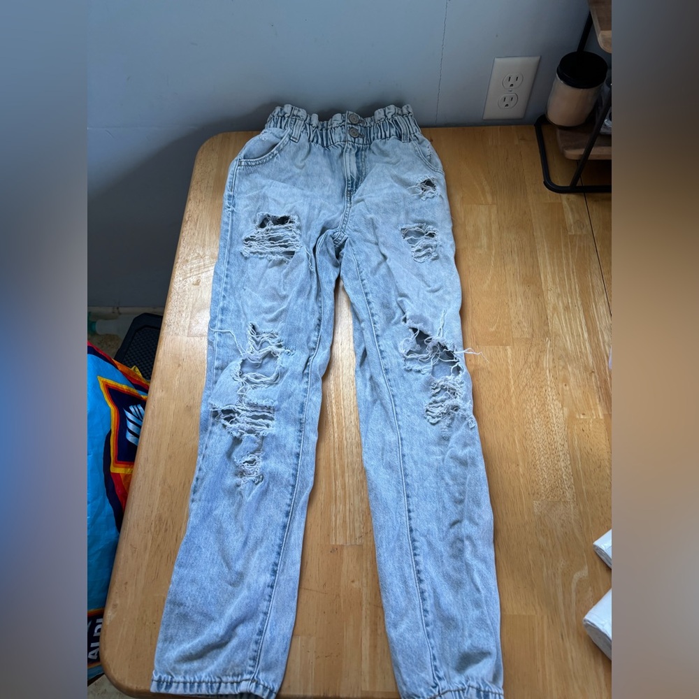Size 0/24W womens so Light Blue Distressed high rise mom  Jeans
